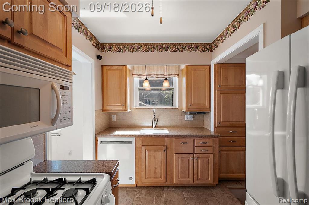 22665 Madison Street Property Photo 10