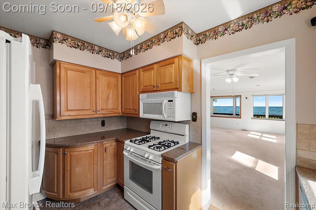 22665 Madison Street Property Photo 11