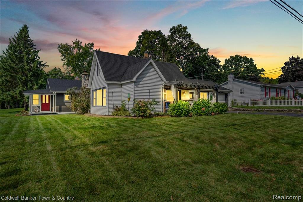 2710 Lakeridge Property Photo 1