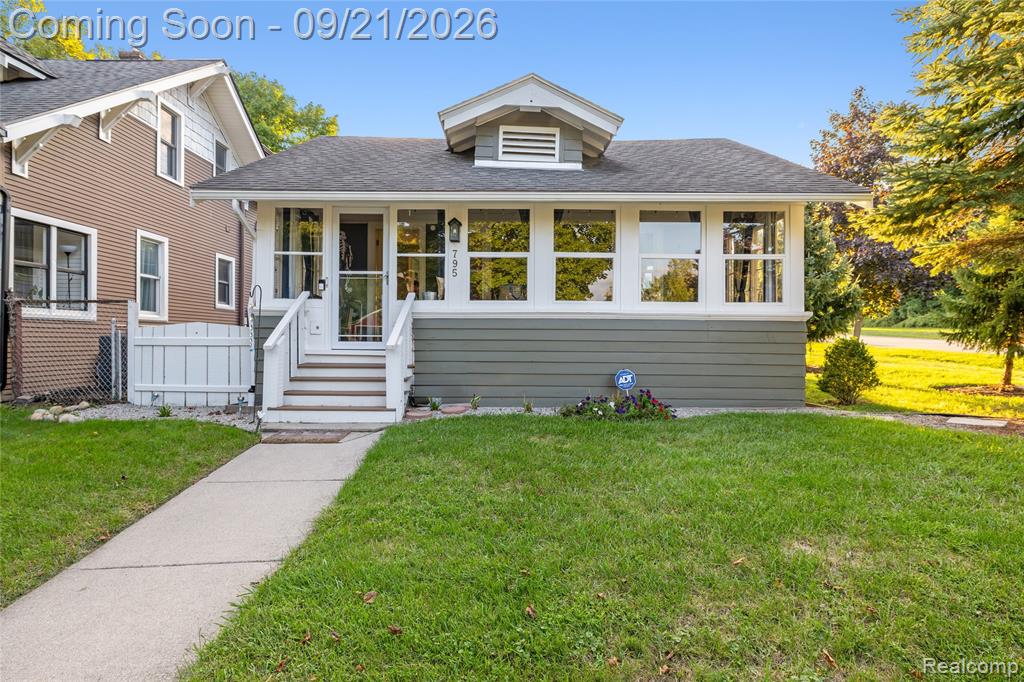 795 Carpenter Street Property Photo 1
