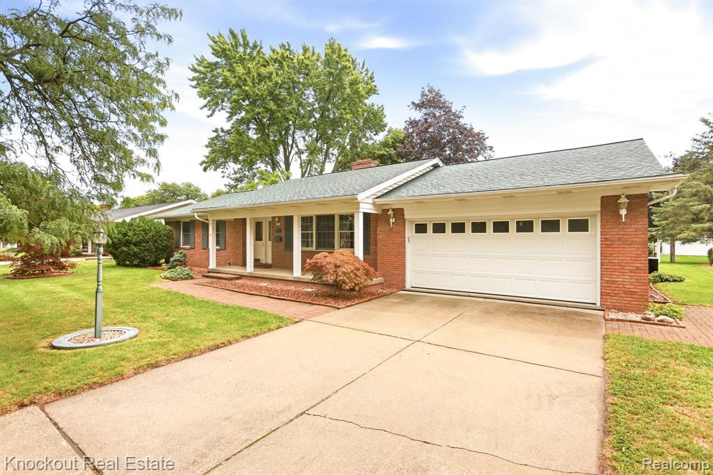 325 E Vates Street Property Photo 1
