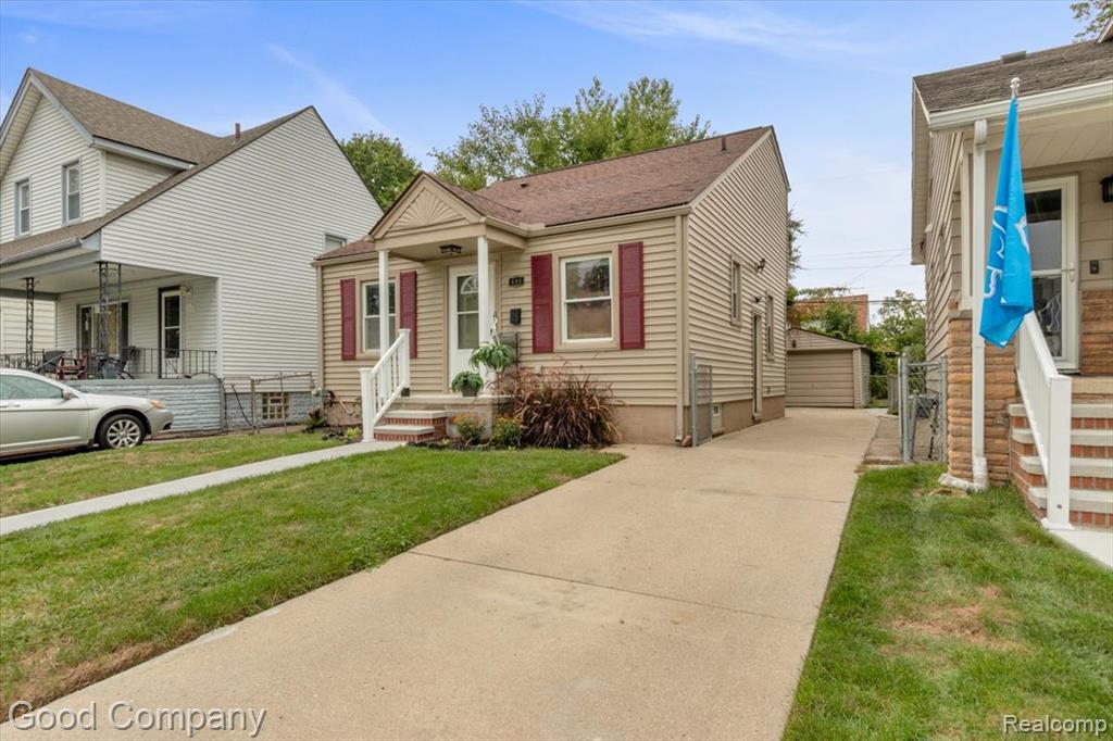 695 E Webster Street Property Photo 2