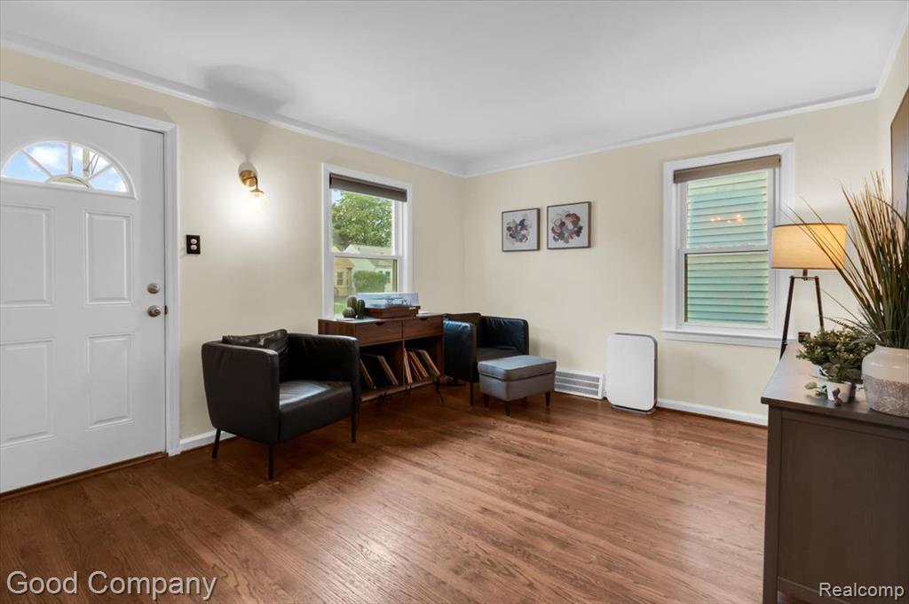 695 E Webster Street Property Photo 5