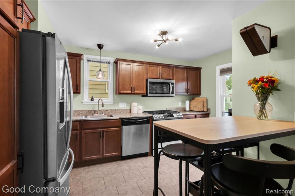 695 E Webster Street Property Photo 7