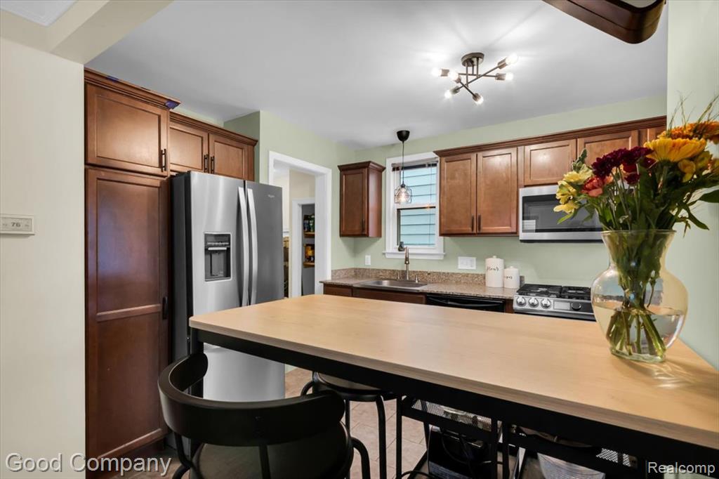 695 E Webster Street Property Photo 8
