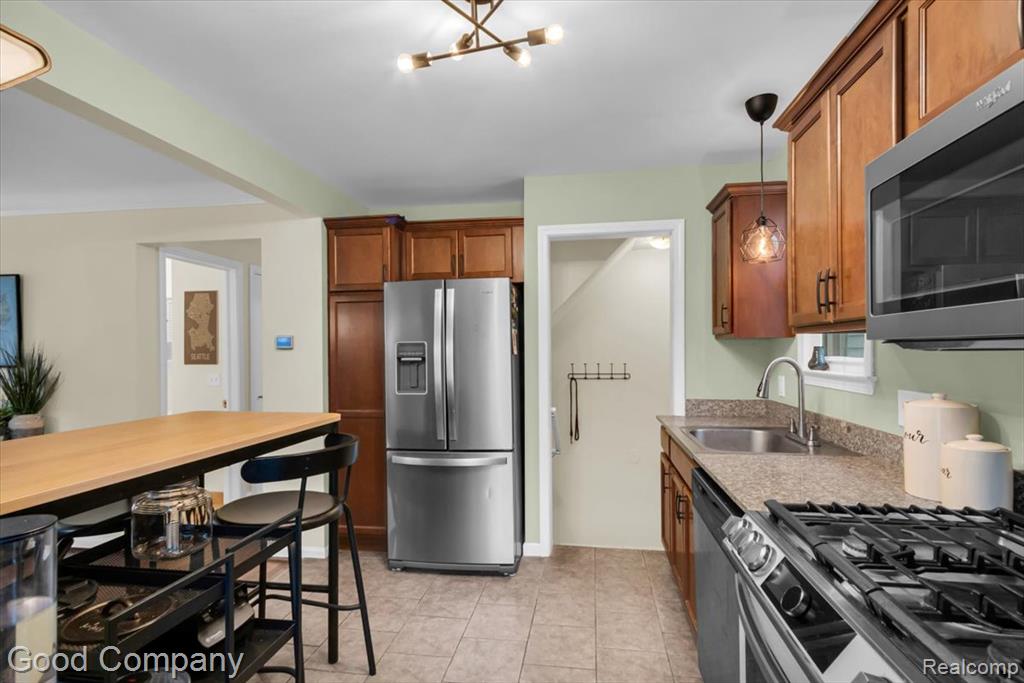 695 E Webster Street Property Photo 10