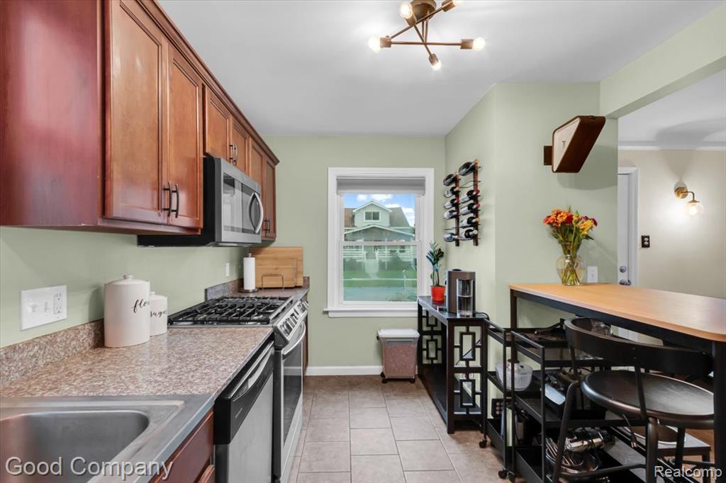 695 E Webster Street Property Photo 11