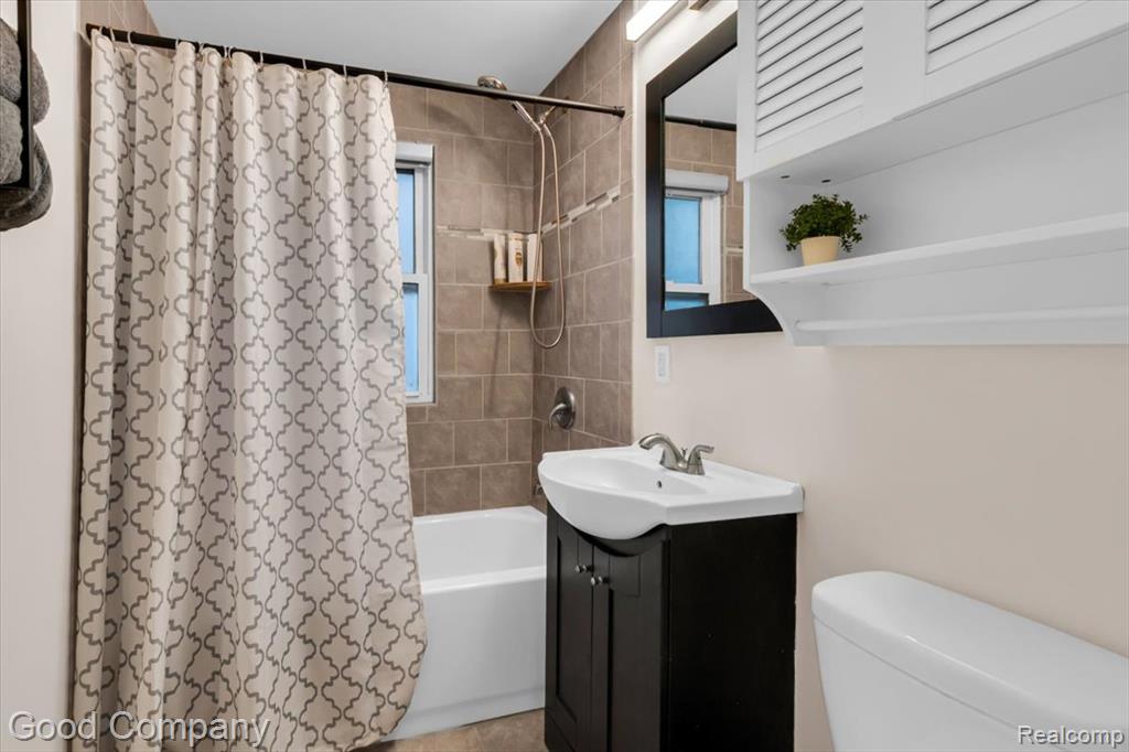 695 E Webster Street Property Photo 16