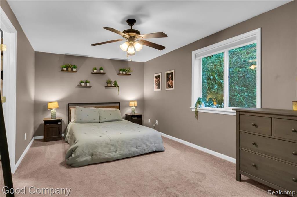 695 E Webster Street Property Photo 17