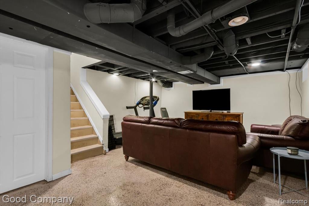 695 E Webster Street Property Photo 21