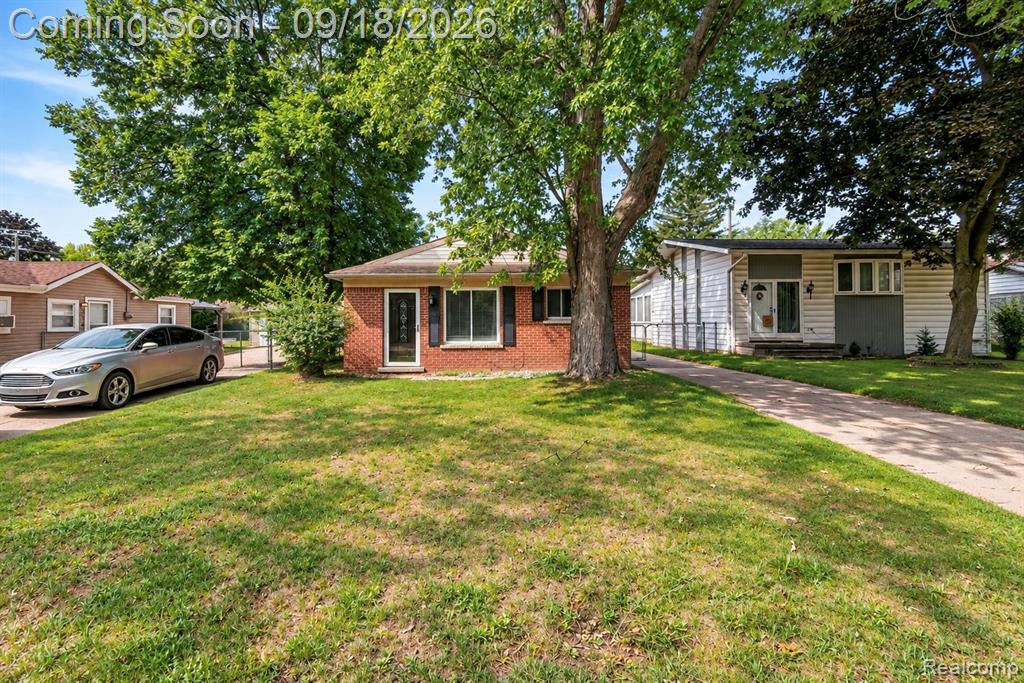 8031 N Silvery Lane Property Photo 1