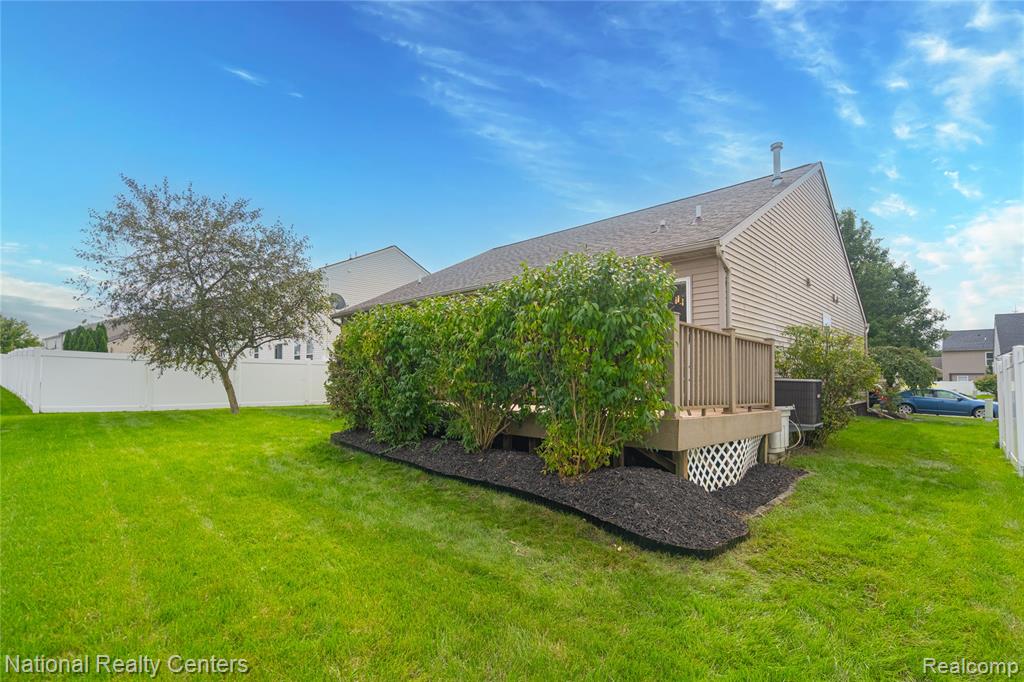 8515 Hawthorn Hill Property Photo 4
