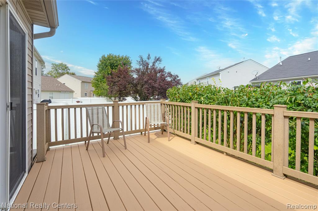 8515 Hawthorn Hill Property Photo 6