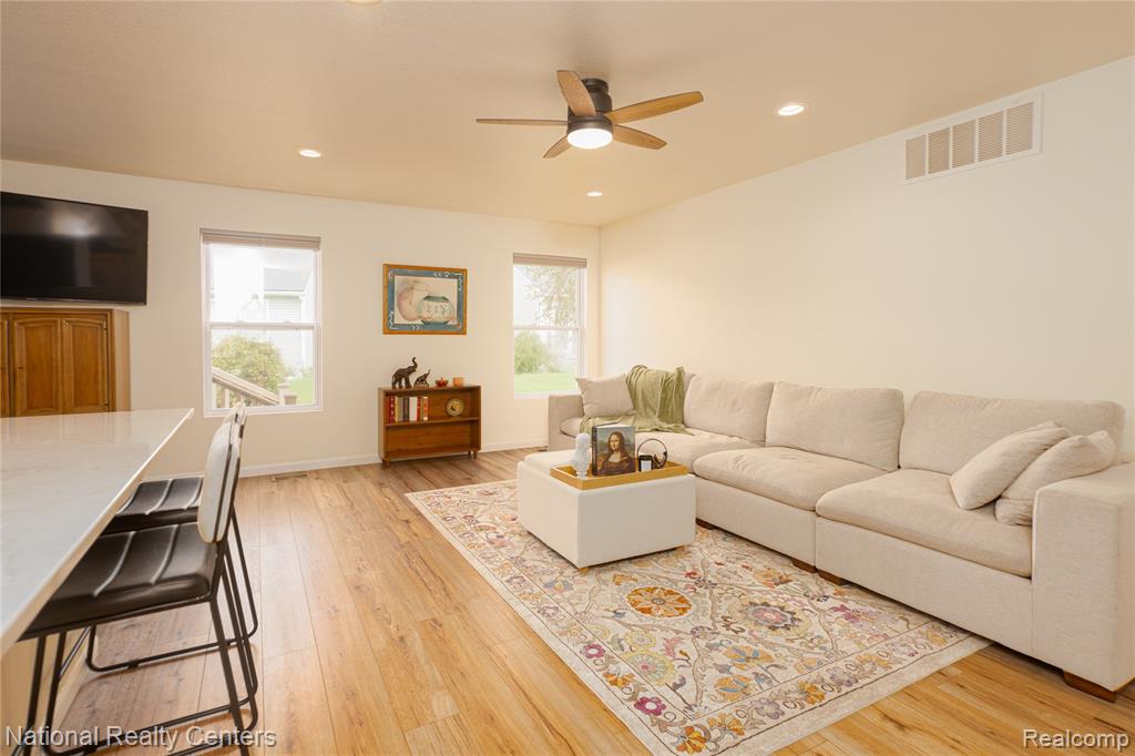 8515 Hawthorn Hill Property Photo 8