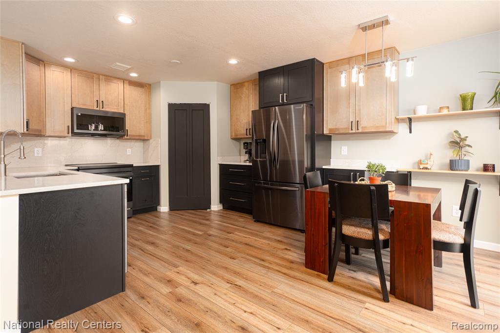 8515 Hawthorn Hill Property Photo 10