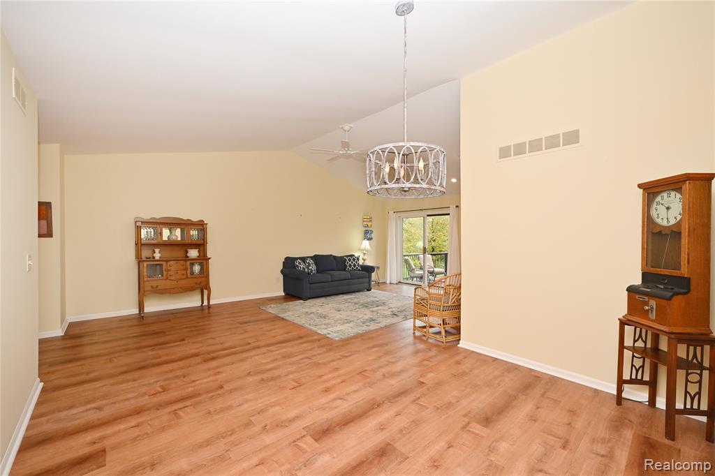 35285 Lone Pine Lane Property Photo 9
