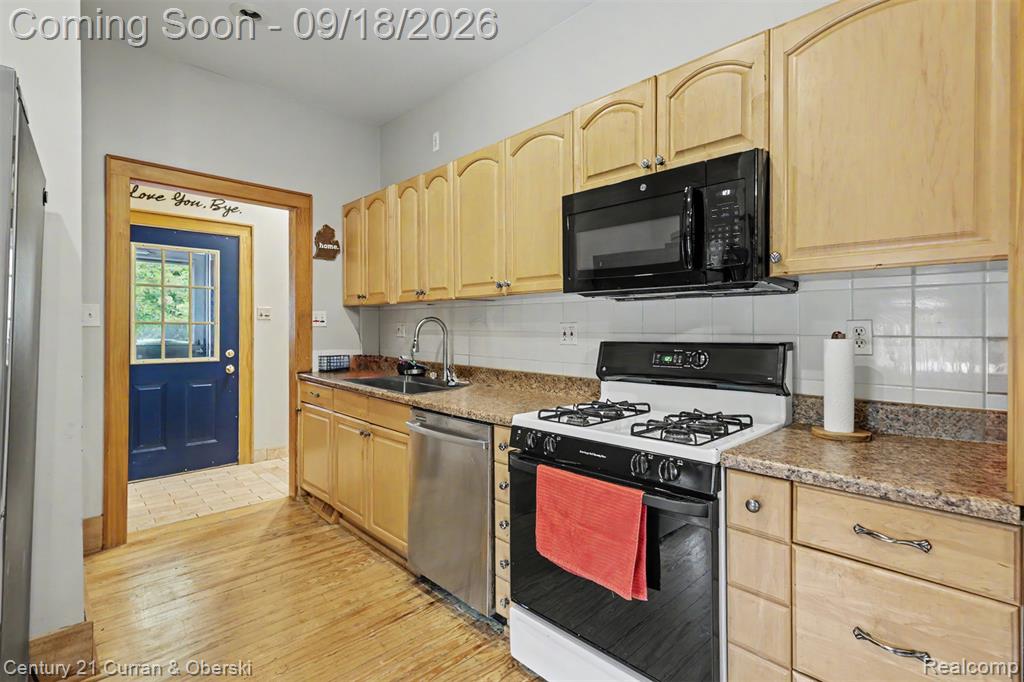 26552 W Huron River Drive Property Photo 13