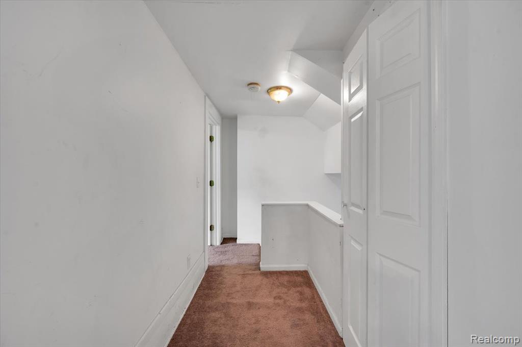 295 W 3rd Street Property Photo 15