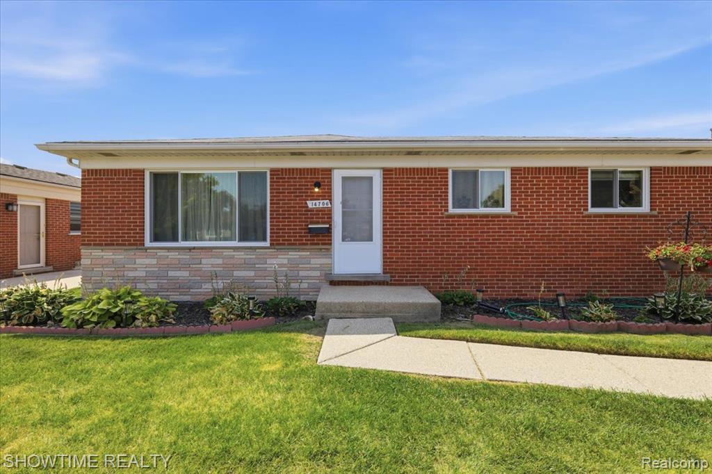 14706 Murthum Avenue Property Photo 1