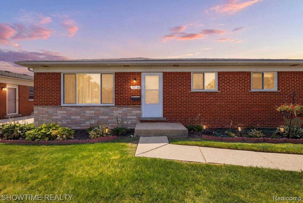 14706 Murthum Avenue Property Photo 2