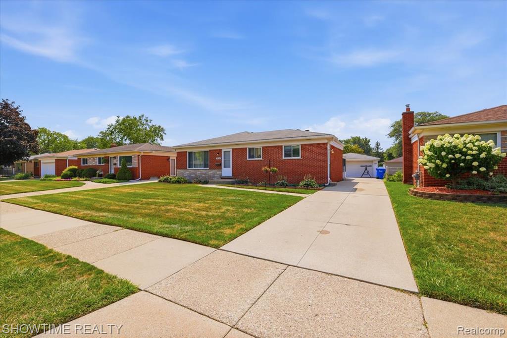 14706 Murthum Avenue Property Photo 3