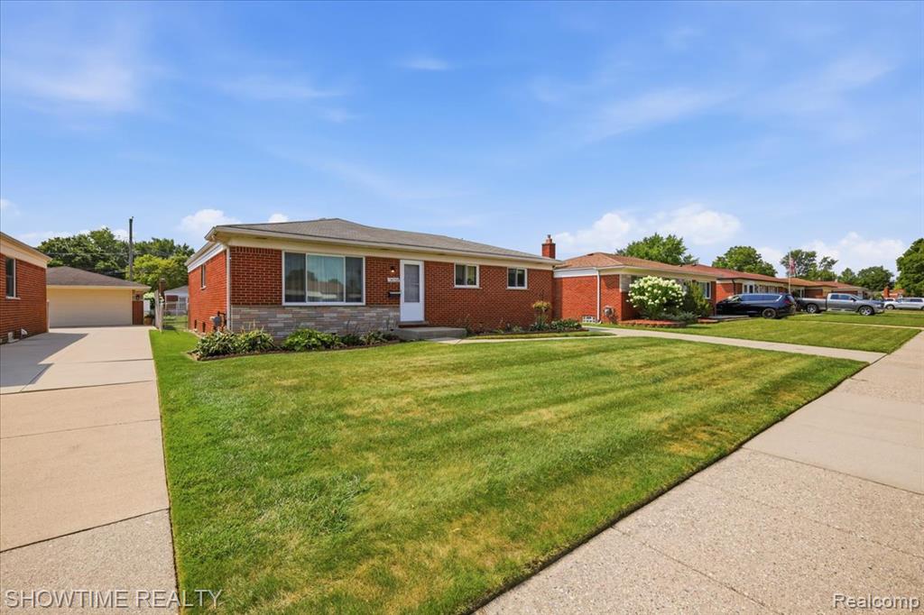 14706 Murthum Avenue Property Photo 4