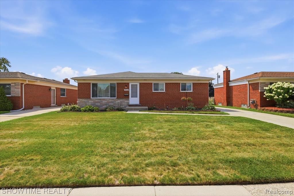 14706 Murthum Avenue Property Photo 5