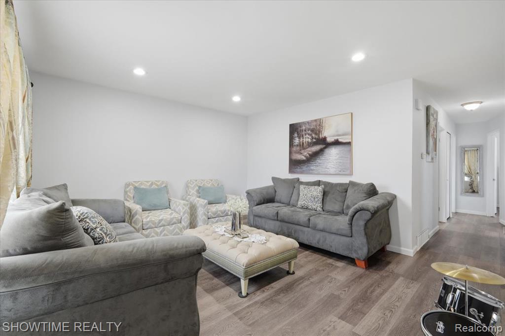 14706 Murthum Avenue Property Photo 7