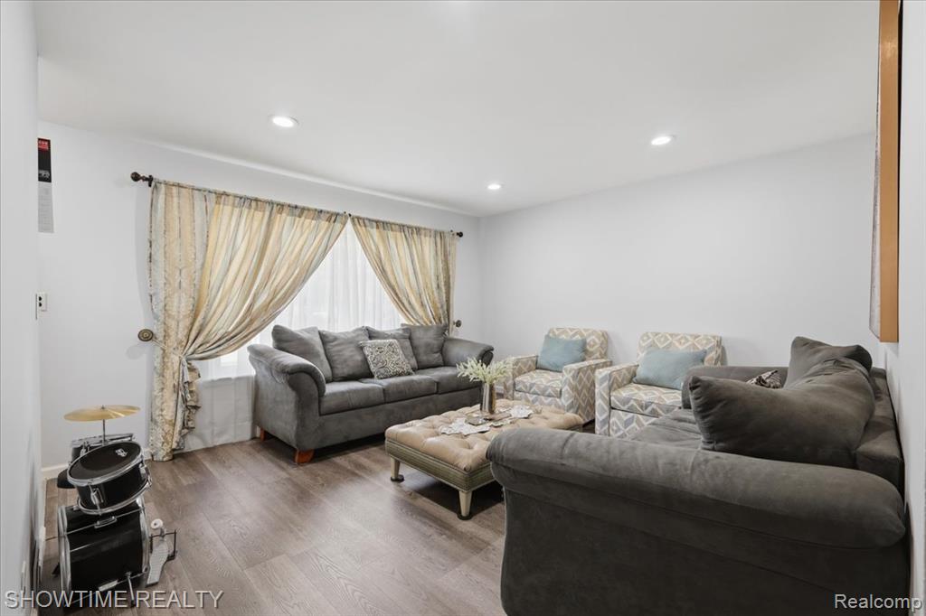 14706 Murthum Avenue Property Photo 8