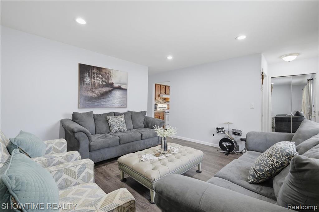 14706 Murthum Avenue Property Photo 9