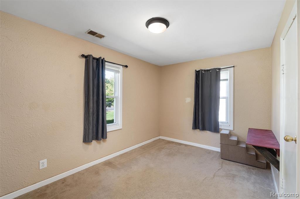 38727 Wade Road Property Photo 5