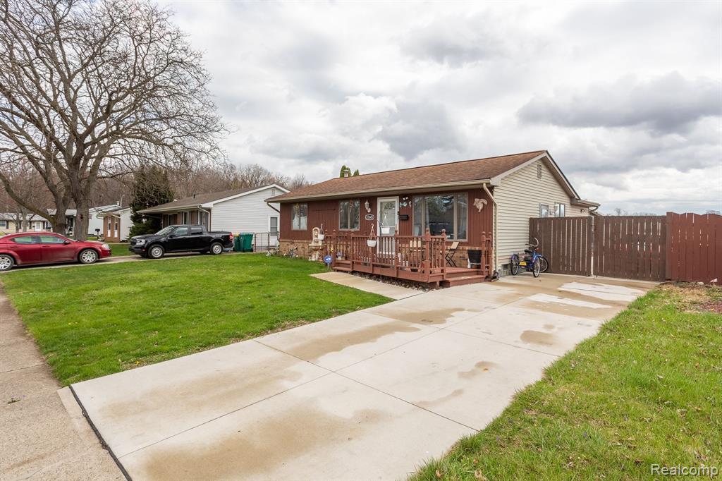 15545 Sandburg Street Property Photo 4