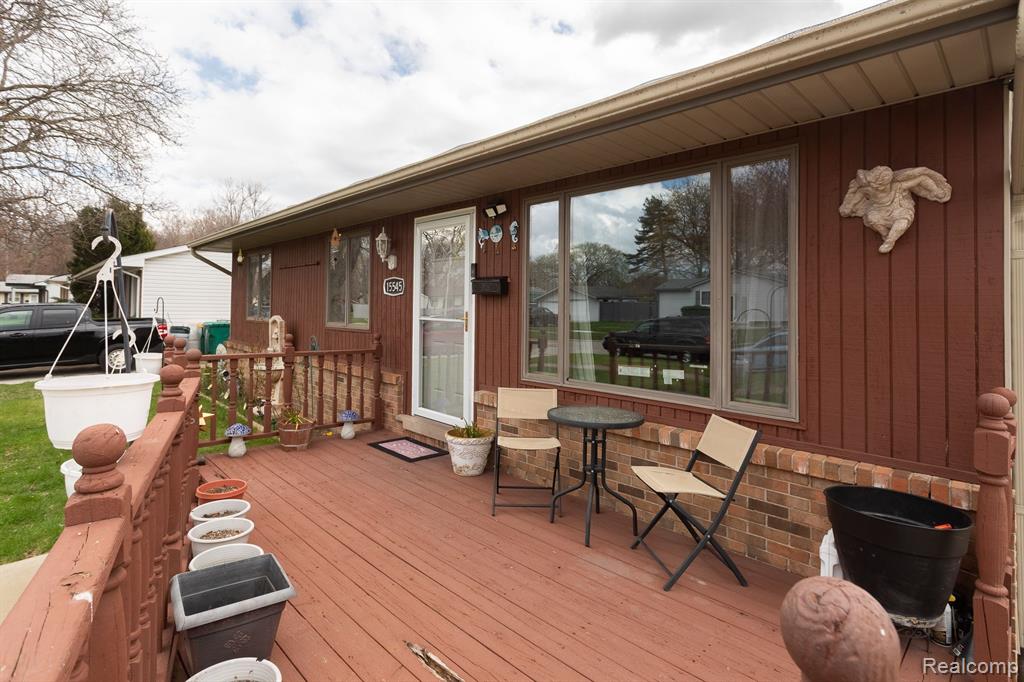 15545 Sandburg Street Property Photo 5