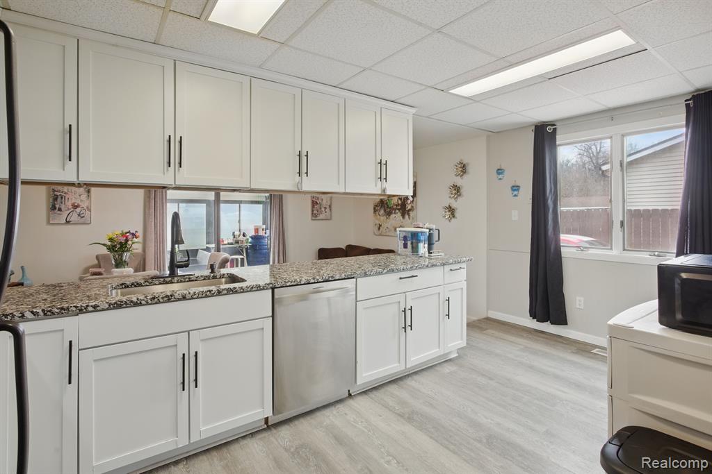 15545 Sandburg Street Property Photo 8