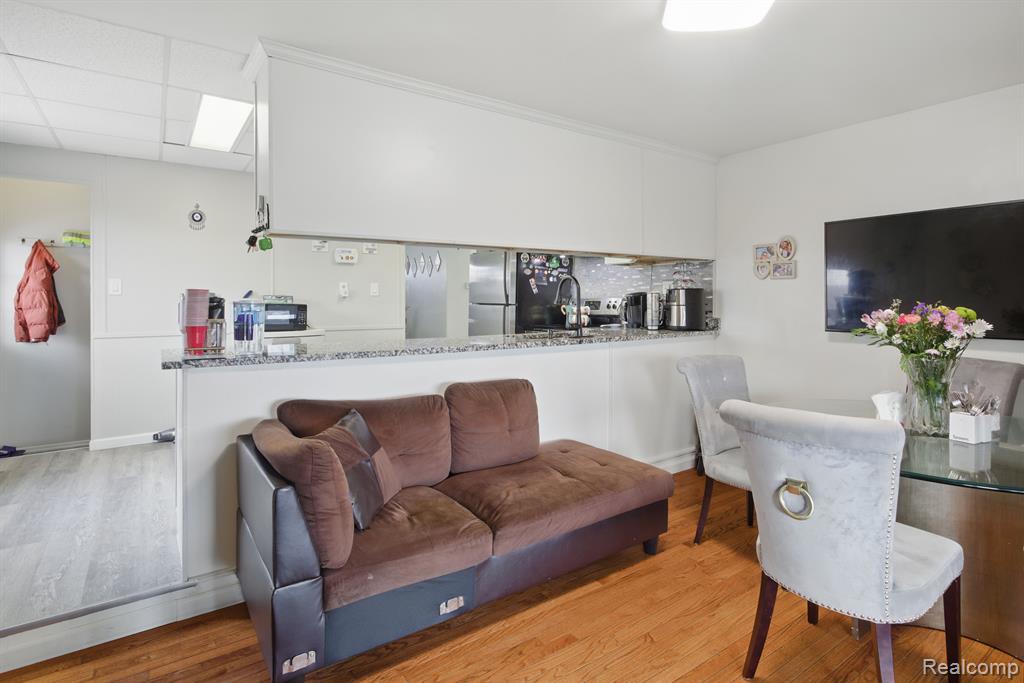 15545 Sandburg Street Property Photo 13