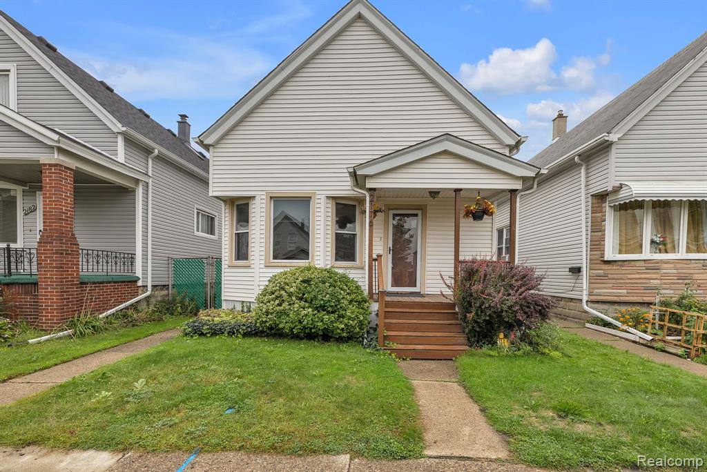 2176 Trowbridge Street Property Photo 1