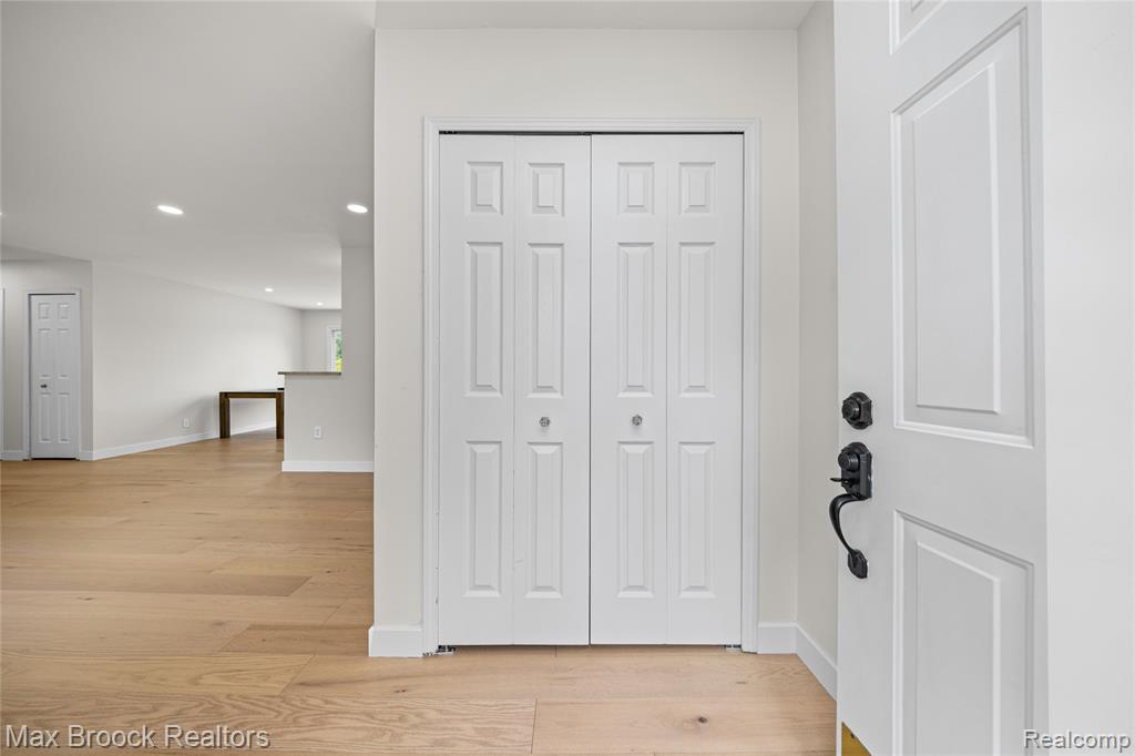2000 Matthew Street Property Photo 6