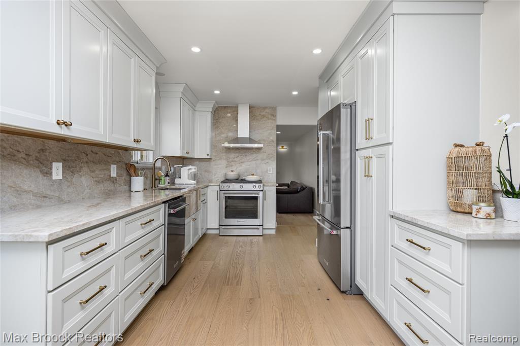 2000 Matthew Street Property Photo 14
