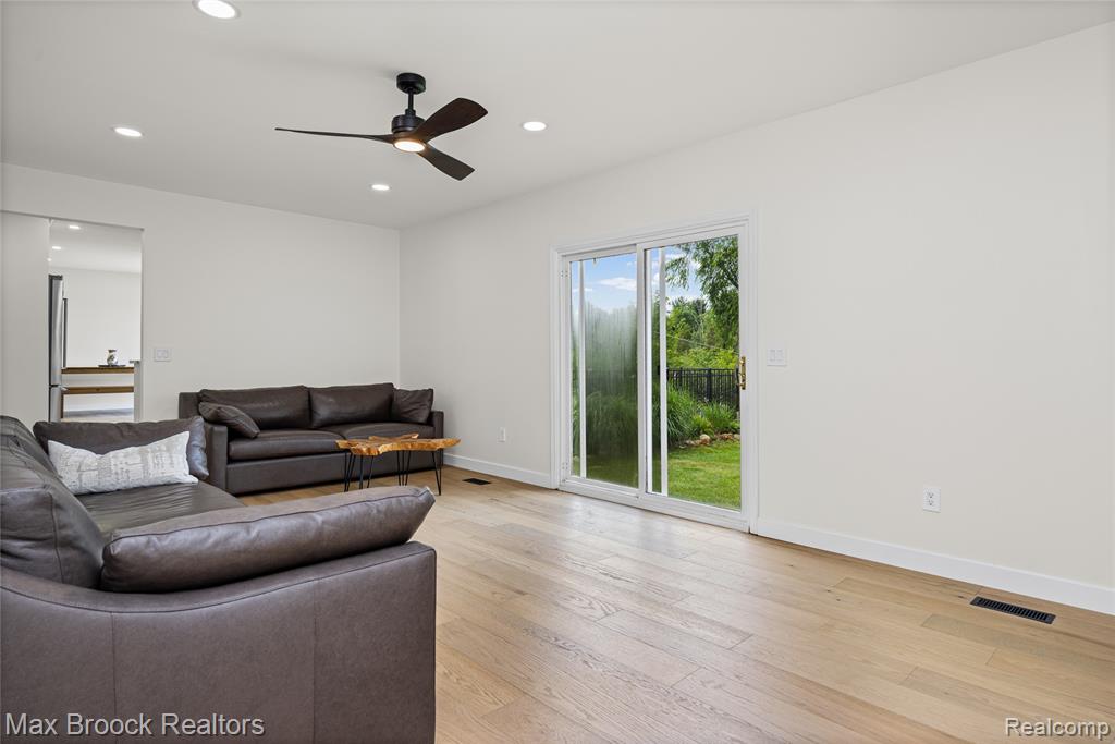 2000 Matthew Street Property Photo 25