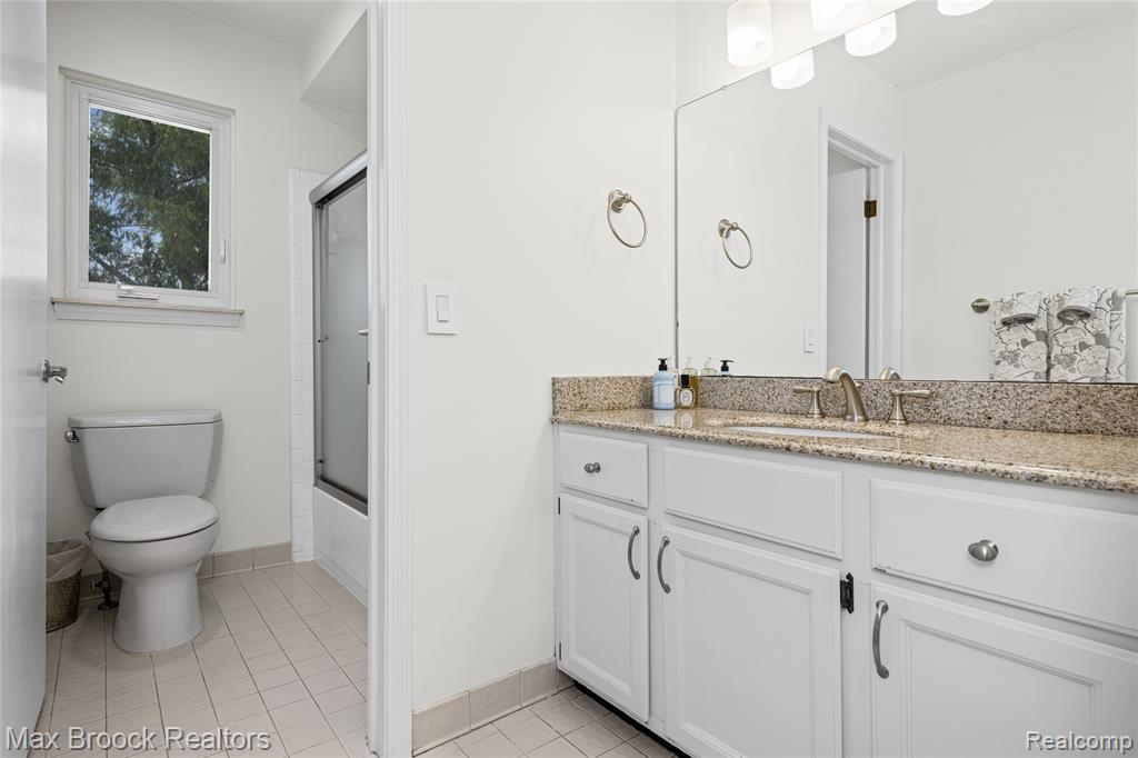 2000 Matthew Street Property Photo 33