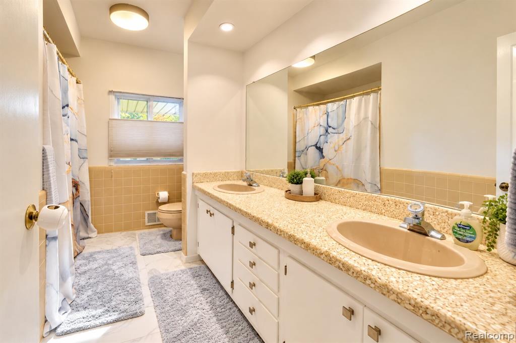 60 E Square Lake Road Property Photo 13
