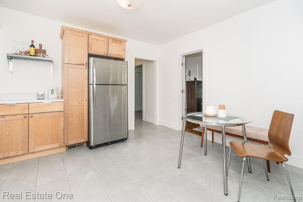 2388 W Auburn Road Property Photo 6