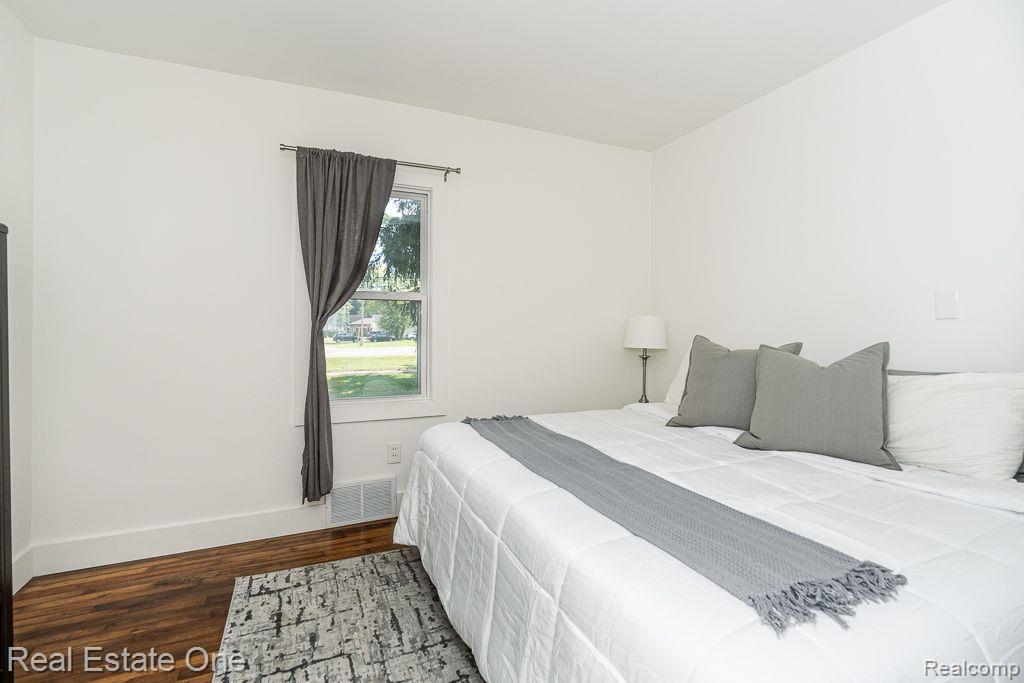 2388 W Auburn Road Property Photo 16