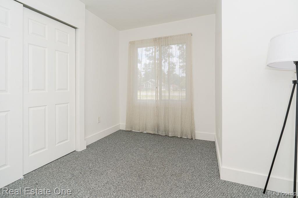 2388 W Auburn Road Property Photo 17