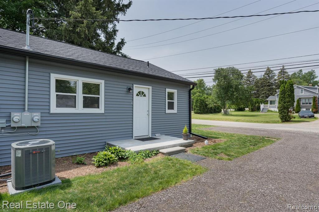 2388 W Auburn Road Property Photo 19