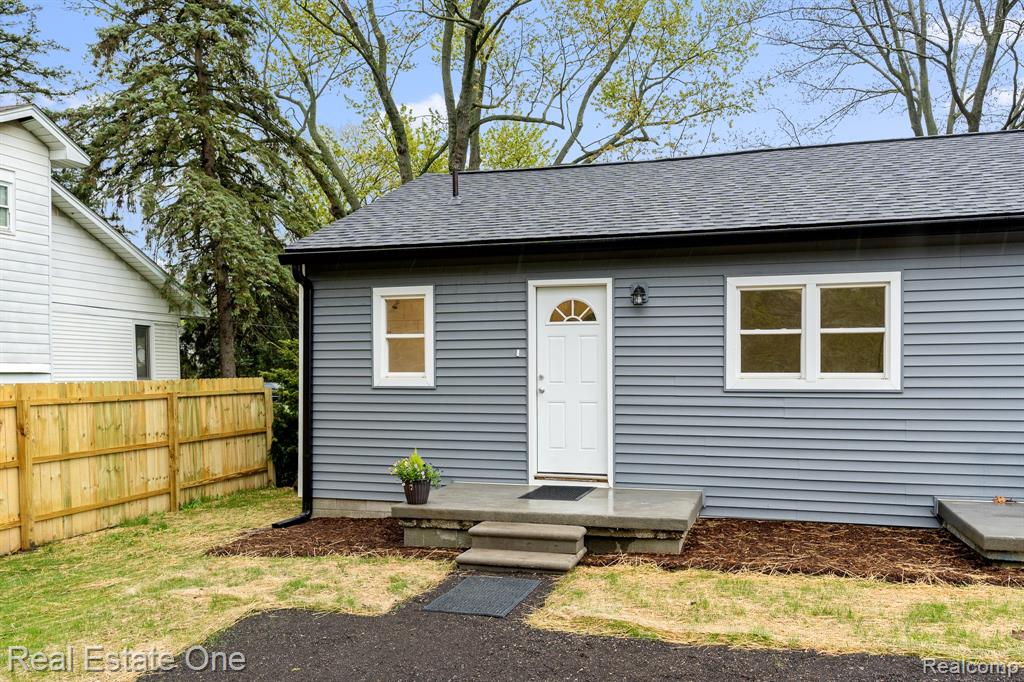2388 W Auburn Road Property Photo 20