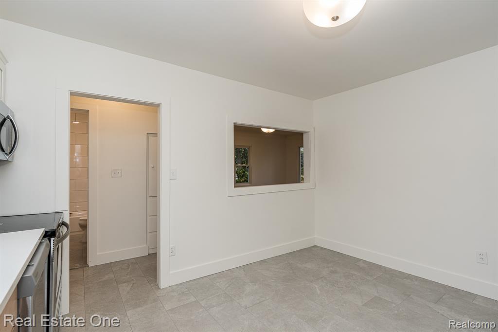 2388 W Auburn Road Property Photo 23