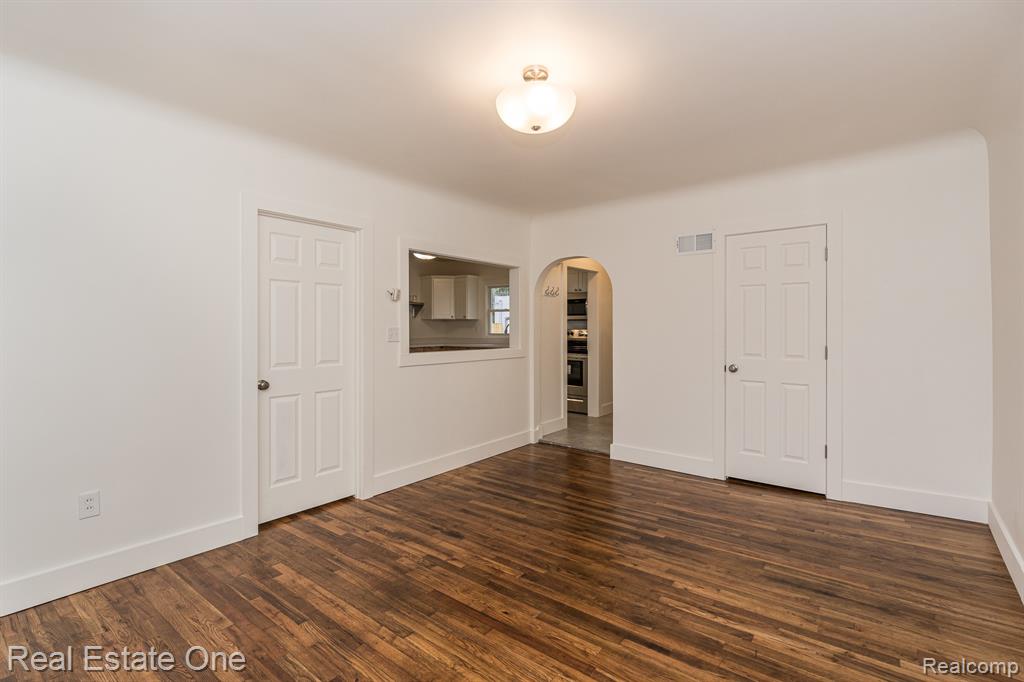 2388 W Auburn Road Property Photo 24