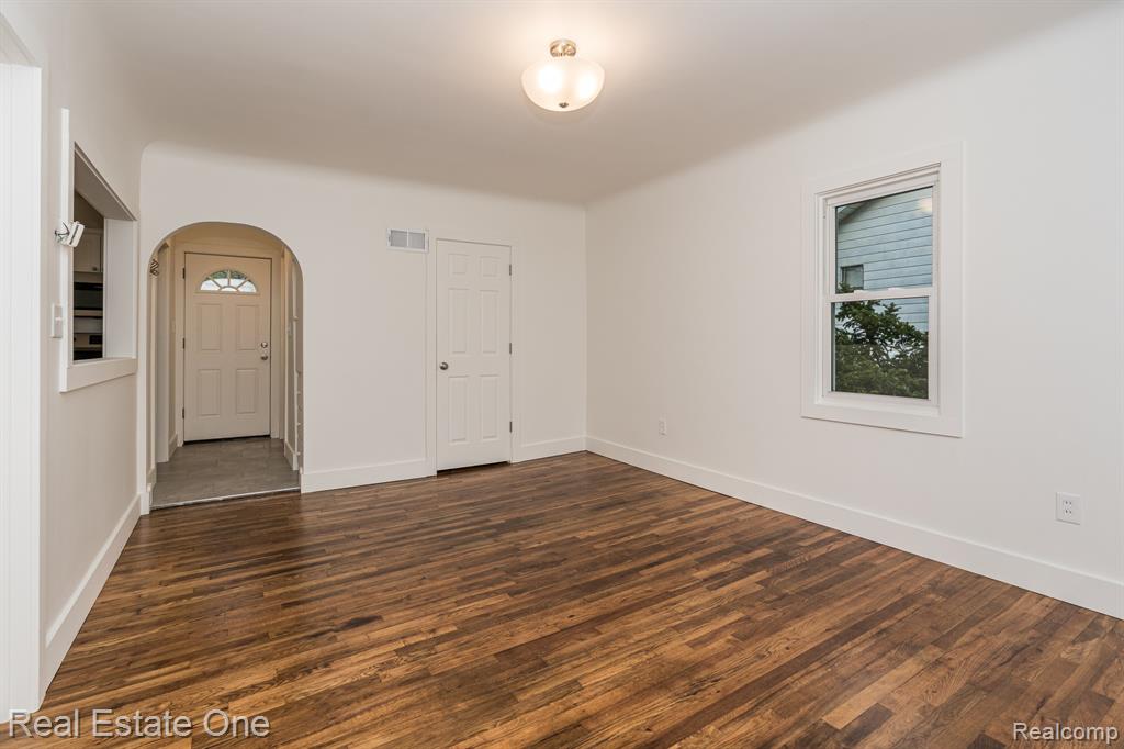 2388 W Auburn Road Property Photo 25