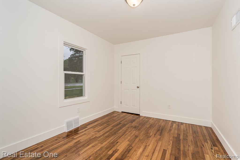 2388 W Auburn Road Property Photo 28